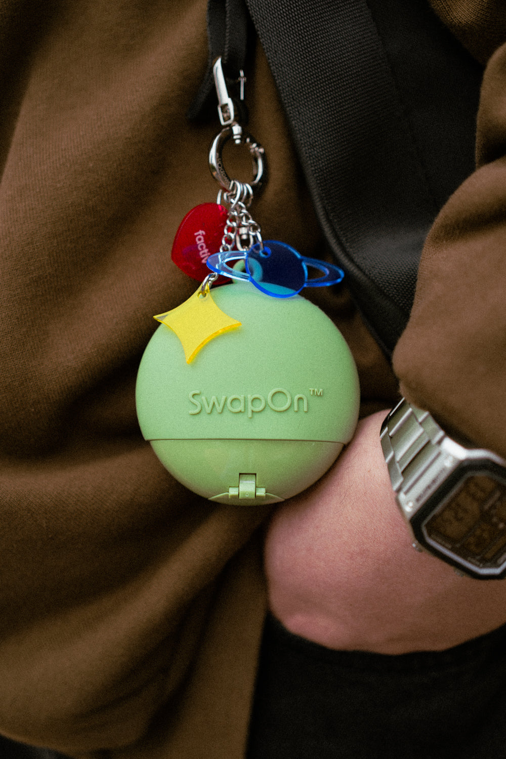 SwapOn™ Heartbreak Planet 吊飾牌